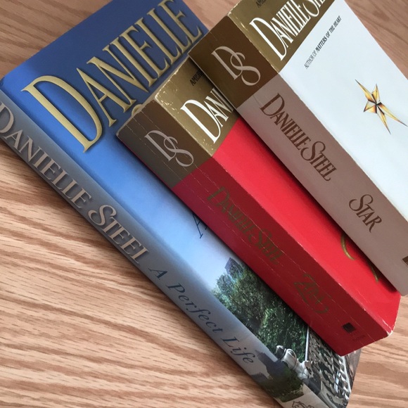 3 Books Danielle’s Steel - Picture 2 of 6